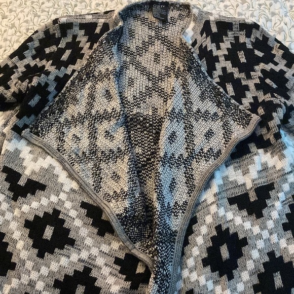 Guilty Knot Wear black grey pattern knit cardigan/sweater. Size large. - Picture 5 of 5